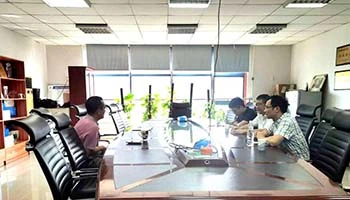 Il team di promozione degli investimenti della contea di Xinchang, provincia ...